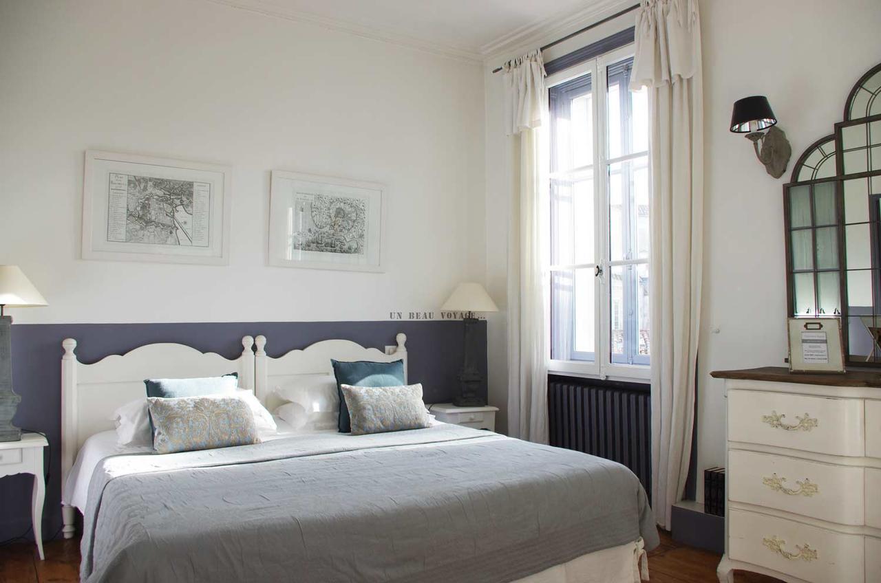 Bed and Breakfast Vue Sur Cour La Rochelle  Exterior foto
