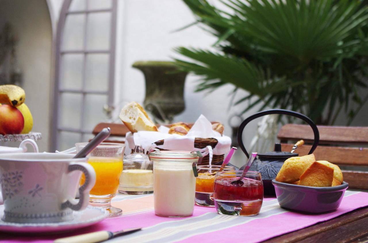 Bed and Breakfast Vue Sur Cour La Rochelle  Exterior foto