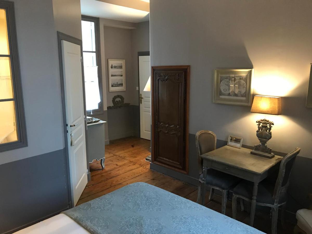 Bed and Breakfast Vue Sur Cour La Rochelle  Exterior foto